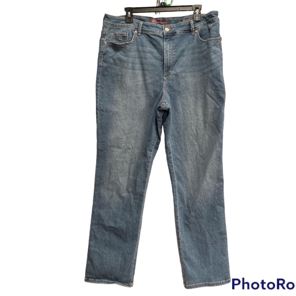Gloria Vanderbilt Jeans Amanda slim style.  Size 18